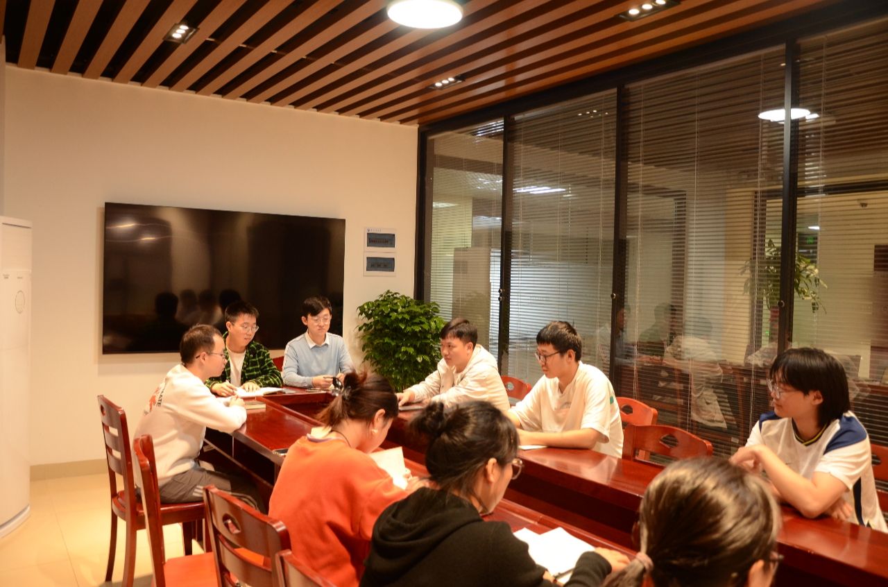 实习生 开会 20231101.jpg